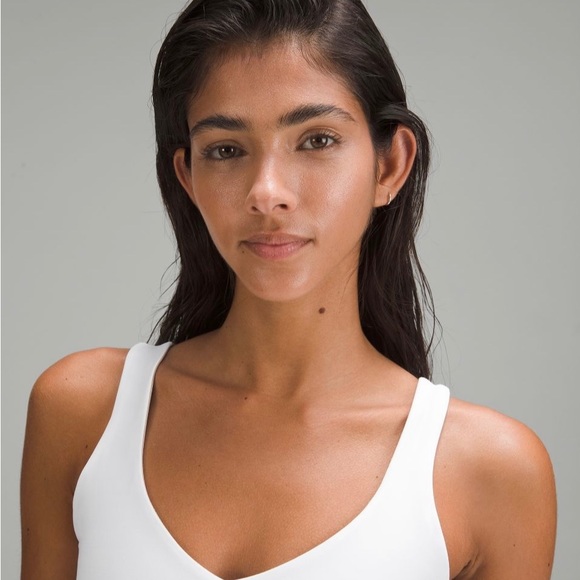 NEW WITH TAGS Lululemon Align Tank Top White Nulu Cropped Pads - Picture 4 of 8